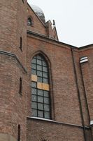 Knuste glassmalerier etter terrorangrepet 22. juli 2011 Foto: Chris Nyborg (2013)