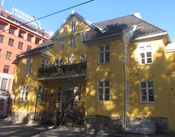 Treschowgården i Fred. Olsens gate 2 ble restaurert med Ole Sverre som arkitekt i 1919. Foto: Stig Rune Pedersen (2012)