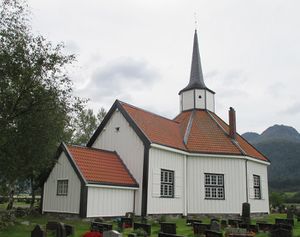 Tresfjord kirke.JPG