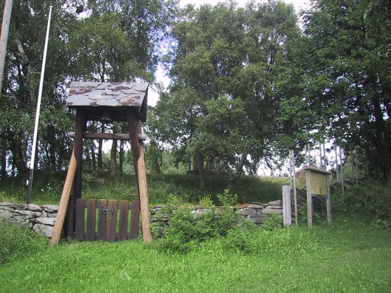 Fil:Tretten kirketuft.JPG