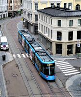 Trikk type "SL18" på linje 19, i Hegdehaugsveien. Foto: Stig Rune Pedersen (2024)