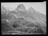Isterdalen, Stigfossen og Trollstigvegen. Foto: Jac Brun (1956).