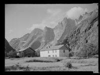 121. Trolltindene - no-nb digifoto 20150219 00180 NB MIT FNR 16460 B.jpg