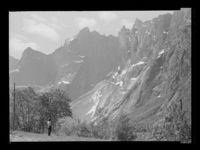 216. Trolltindene sett fra Vengedalen - no-nb digifoto 20160720 00003 NB MIT FNR 18786.jpg