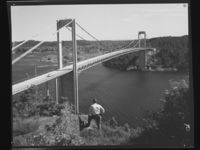Tromøybrua, 1964. Ukjent fotograf/Nasjonalbiblioteket.