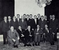 Forstanderskapet ved 100-årsjubileet i 1963. Klikk på bildet for å få fram navna. Foto:Bjørn Winsnes.