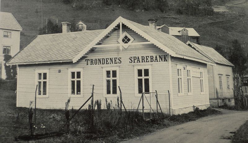 Fil:Trondenes Sparebank 2.jpg