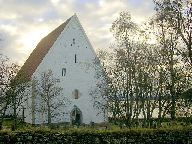 Fil:Trondenes kirke front.jpg