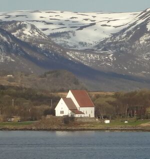 Trondenes kirke mai 2013.jpg