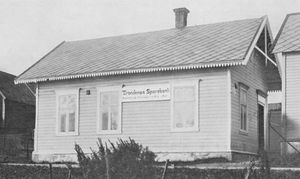 Trondenes sparebanks første bygg.jpg