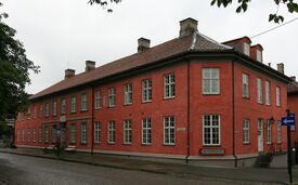 Hovedbygningen til Trondhjems Hospital (1843-1845). Foto: Lars Mæhlum (2008).