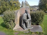 Monument over dikteren Einar Skjæraasen ved Trysil kirke.