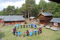 247. Tunbilde med barn i ring.jpg