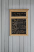 Minneplate om givere til kirkebygget 1792/1793. Foto: Chris Nyborg (2014).