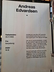 Minnebok i Hegnhuset på Utøya. Andreas Edvardsen 18 år Sarpsborg. Foto: Eva Rogneflåten (2022)