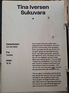 Første side i Sukuvaras minnebok. Foto: Eva Rogneflåten (2022).