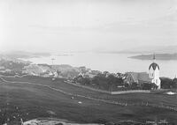 Aspøy med Aalesung krk, mot Borgundfjorden