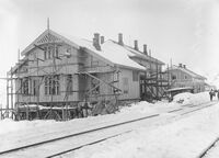 Haugastøl fjellstue bygges. Foto: Anders Beer Wilse/Nasjonalbiblioteket (1909).