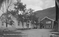 Prestegarden slik han såg ut før brannen i 1940. Foto: Atelier K. Knudsen (1920-åra).