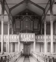 Skipet sett frå aust, med orgelgalleri. Foto: Ukjend / Lokalhistorisk arkiv i Tysnes