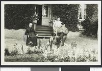 27. Uidentifisert gruppe mennesker i Sør-Odal - no-nb digifoto 20150805 00135 bldsa PK28977.jpg