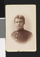 3. Uidentifisert soldat Nissen i militæruniform - no-nb digifoto 20160414 00569 bldsa EYDE00067.jpg