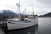 «Ullaholm» til kai i Ulsteinvik. Foto: Arnfinn Kjelland (2010).