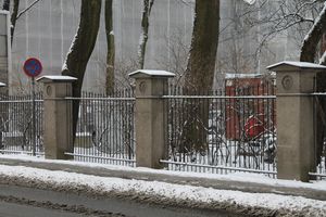 Universitetshagen i Oslo empiregjerde.JPG