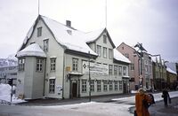 På 1990-tallet var Fram mathus og Gjøa Pub i første etasje. Ukjent fotograf/Perspektivet Museum