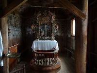 92. Urnes stavkirke, alteret.jpeg