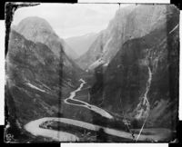 98. Utsigt nedover en dal - NB MS G4 0994.jpg