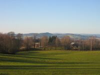 Utsikt fra Nybak i Ottestad. I dag finner man eiendommen langs Ottestadstien og kan se rester etter husmannsplassen.