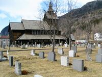 Uvdal kirkegård i 2007, med Uvdal kirke i bakgrunnen. Foto: Stig Rune Pedersen