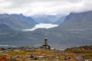 Vågå Gjende fra Sikkilsdalshorn 160828.jpg