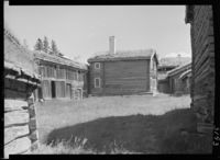 Gård ved Vågåmo. Foto: Nasjonalbiblioteket (1939-1949).
