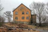 Det eldste våningshuset på gården Fledsberg i Kirkebygda. Foto: Leif-Harald Ruud (2020).