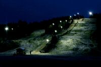 Middagsåsen alpinsenter ligger ved fylkesvei 120 like vest for Kirkebygda. Foto: Leif-Harald Ruud (2021).