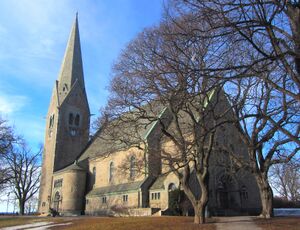 Vålerenga kirke Oslo 2012.jpg