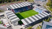 Dronebilde av dame- og herrelaget i fotballs hjemmebane, Vålerenga stadion med sponsornavnet Initily Arena. Foto: Kjetil Ree (2018).