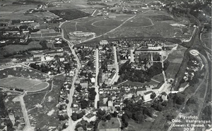 Vålerengen og Etterstadslottet luftfoto 1930.PNG