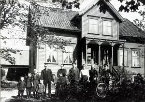 Våningshus på Nedre Tjensvoll 1911.JPG