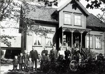 Våningshus på Nedre Tjensvoll 1911.JPG