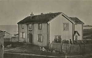 Værøy prestegård, Nordland - Riksantikvaren-T425 01 0186.jpg