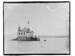 Dyna fyr fra 1880 ligger i Oslofjorden. Nasjonalbiblioteket