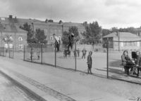Daværende Vahls plass i 1925, to år før grøntanlegget ble opparbeida. Foto: Ukjent/Oslo byarkiv