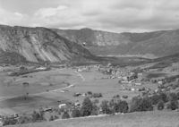 Vallebygda frå sør i 1948. Foto: Mittet & co