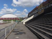 Innendørsarenaen Vallhall Arena ligger ved siden av Valle Hovin stadion. Foto: Stig Rune Pedersen