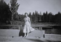 Vallset 1957. Elida Andreassen - på veg til Odalen. Foto: Annar Westlie