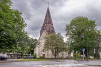 Kyrkja ligg 75 meter nordaust for den tidlegare prestebustaden. Foto: Leif-Harald Ruud (2024).