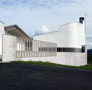 Vardåsen kirke eksteriør.jpg